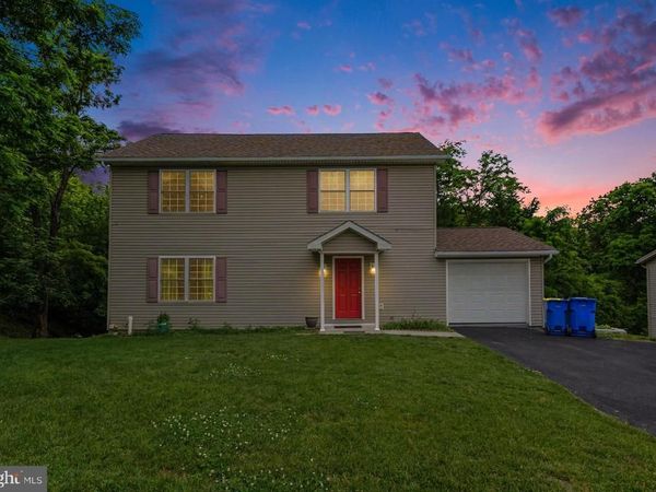 725 LINDENWOOD LANE, HARRISBURG, PA 17113