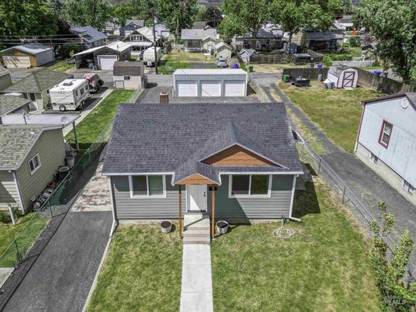 1215 16th Ave, Lewiston, ID 83501