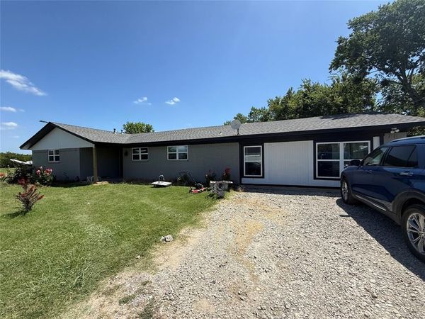 102 N Cedar Street , Celeste, TX 75423