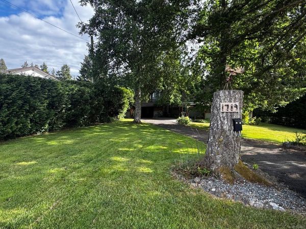 1719 Centennial Ave E, Comox, BC V9M 2W3