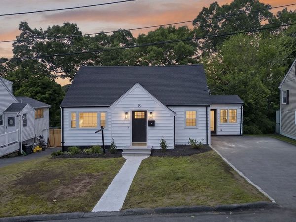 8 Bartlett St, Peabody, MA 01960