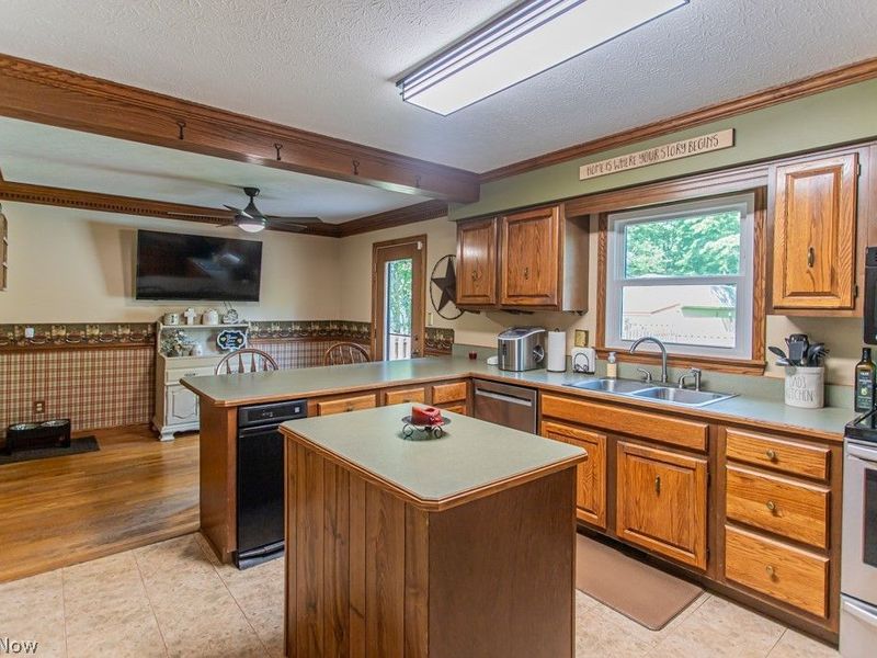 220 Fox Run, Cortland, OH 44410 Photo 16