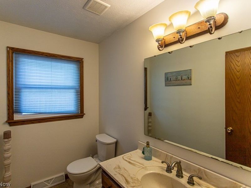 220 Fox Run, Cortland, OH 44410 Photo 27
