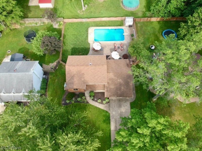 220 Fox Run, Cortland, OH 44410 Photo 3
