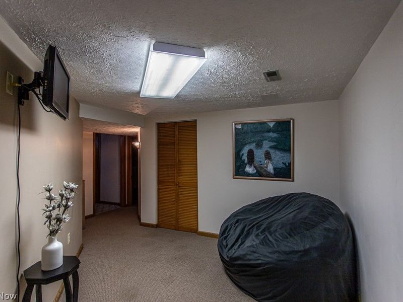 220 Fox Run, Cortland, OH 44410 Photo 32