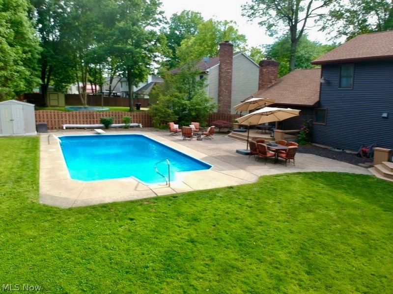 220 Fox Run, Cortland, OH 44410 Photo 5