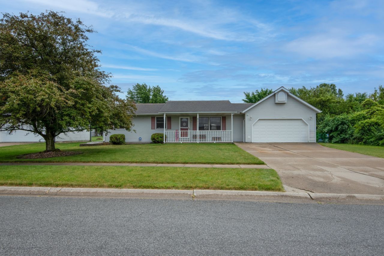 897 Apache Lane, Lowell, IN 46356 Main Photo