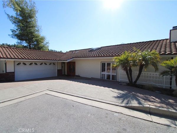 3694 Berwick Drive, La Canada Flintridge, CA 91011