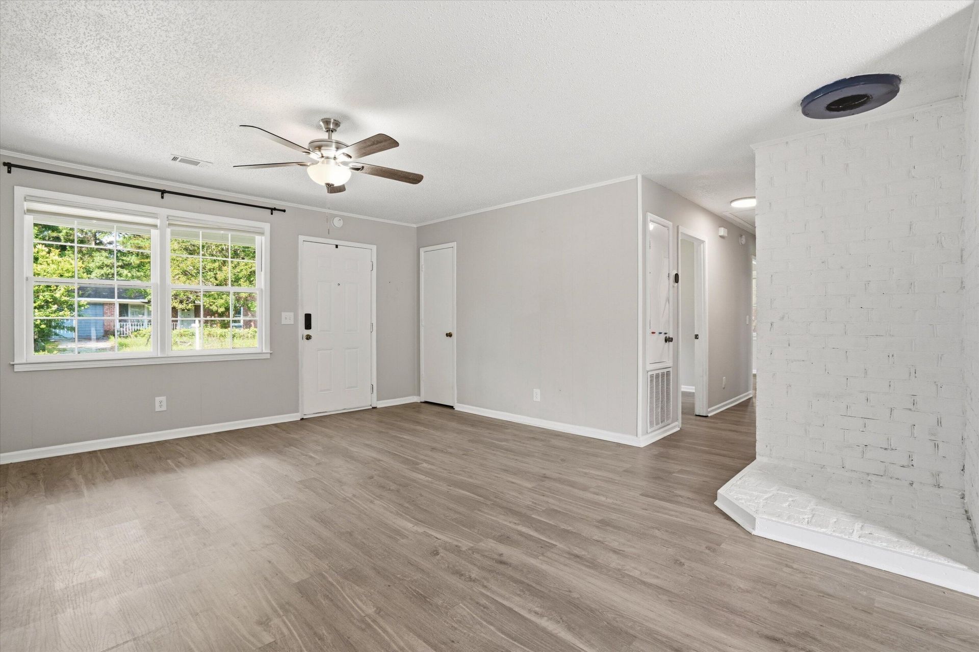 4466 Mixedwood Drive Photo 7