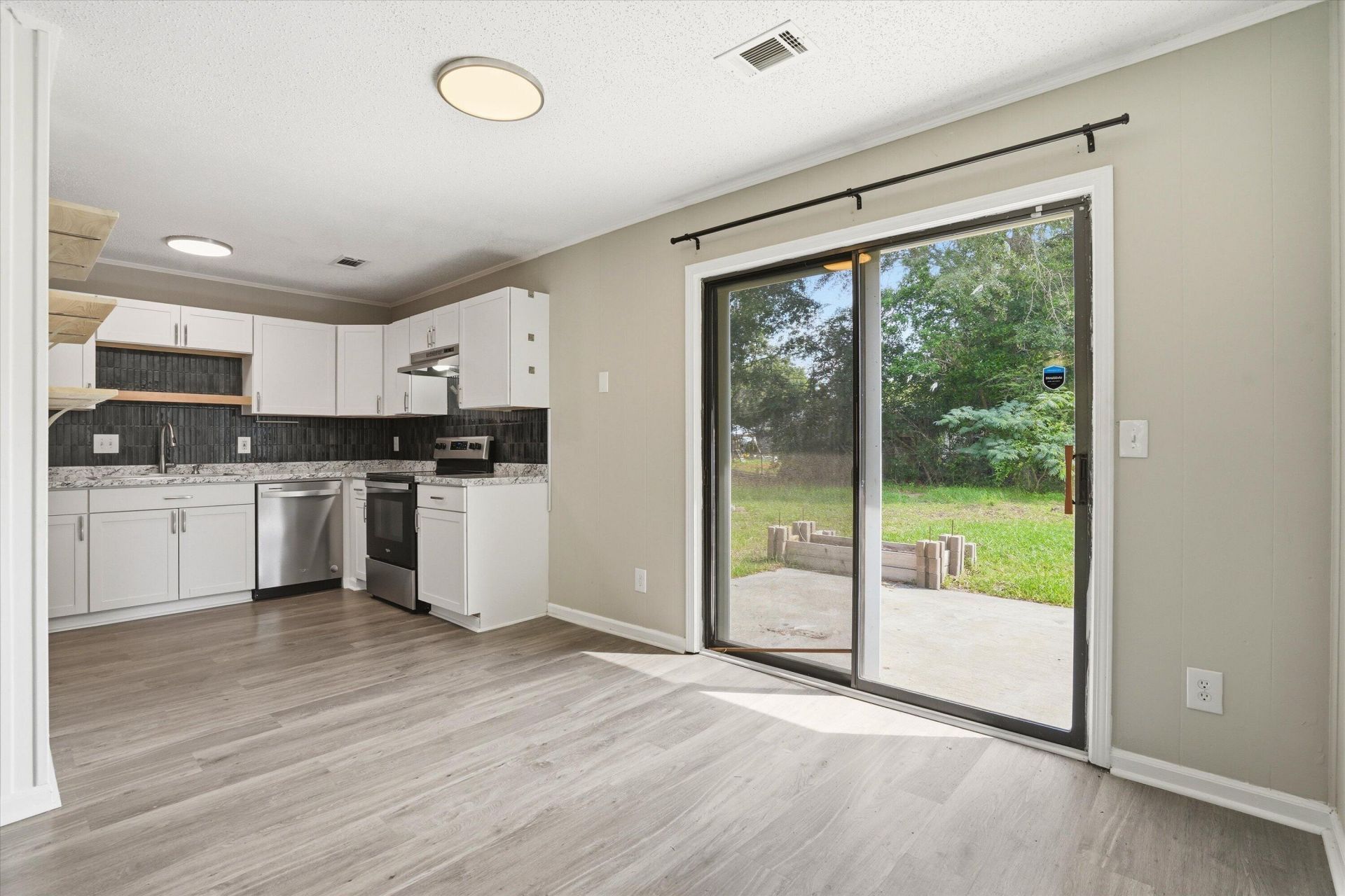 4466 Mixedwood Drive Photo 9