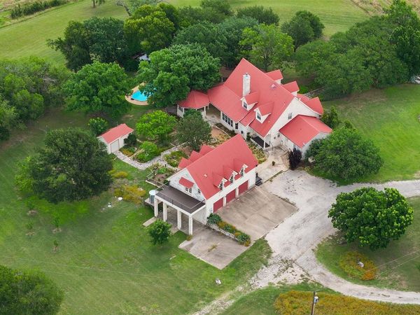 351 Laurel CRK, Hutto, TX 78634