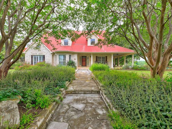 351 Laurel CRK, Hutto, TX 78634