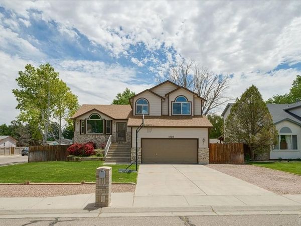 1702 Kingsroyal Blvd, Pueblo, CO 81005