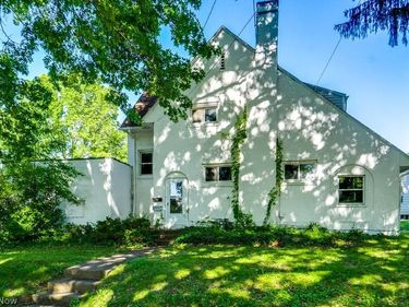 1886 Hillside Terrace, Akron, OH 44305