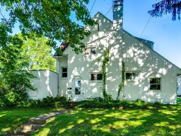 1886 Hillside Terrace, Akron, OH 44305