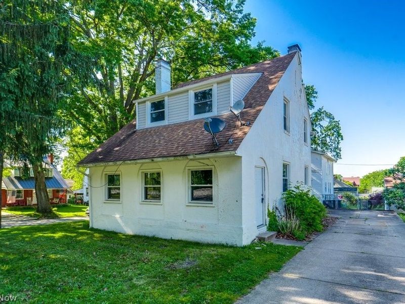 1886 Hillside Terrace, Akron, OH 44305 Photo 2