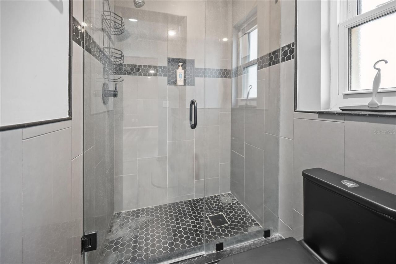 2015 Ronald Circle, Seffner, FL 33584 Photo