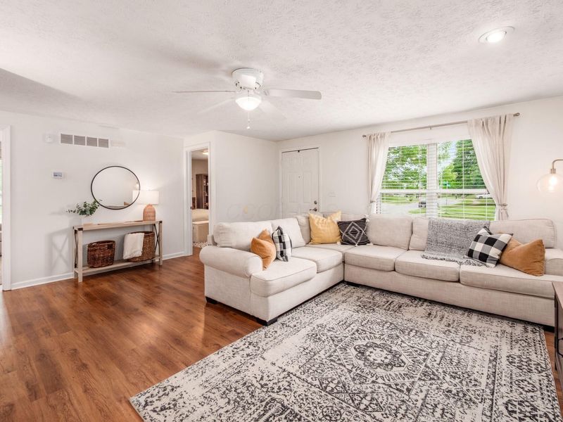 5369 Bramble Brook Drive, Columbus, OH 43228 Photo 11