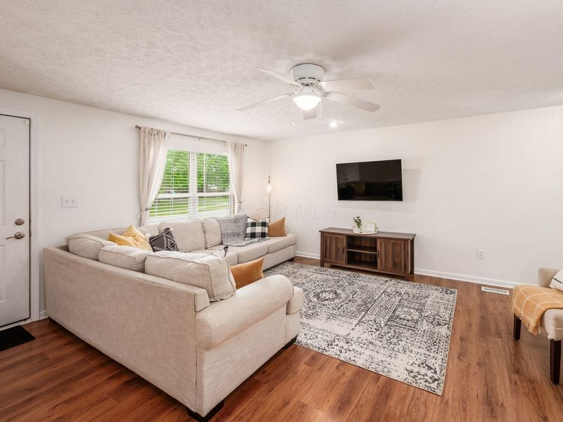 5369 Bramble Brook Drive, Columbus, OH 43228 Photo 7