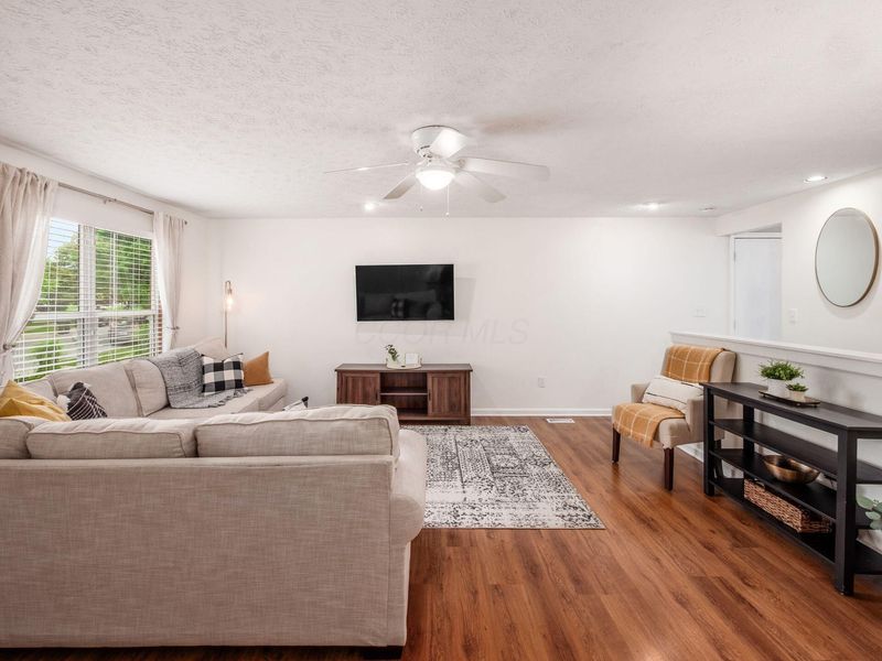 5369 Bramble Brook Drive, Columbus, OH 43228 Photo 8