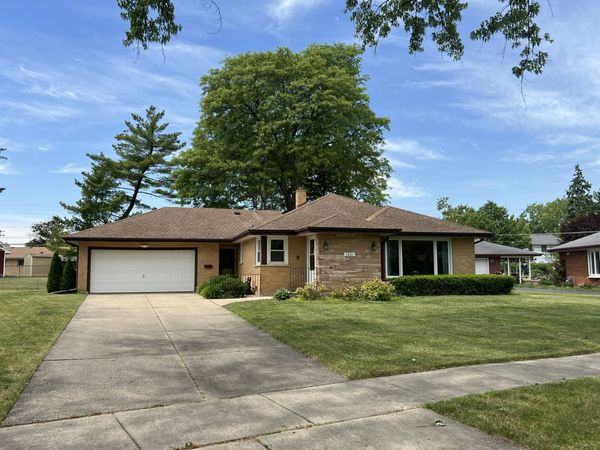1431 E Emmerson Lane , Mount Prospect, IL 60056