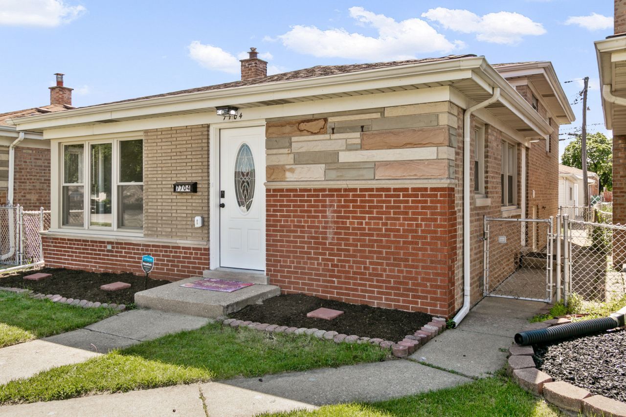 7704 Mcvicker Avenue , Burbank, IL 60459