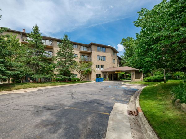 4040 Greenleaf Circle, Unit 409, Kalamazoo, MI 49008