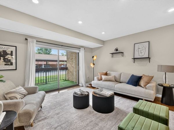 41 Centre St, Unit 106, Brookline, MA 02446