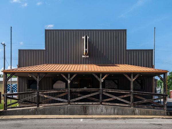 206 E BROADWAY Boulevard, Johnston City, IL 62951