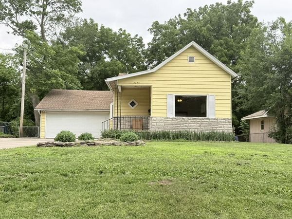 2235 N Campbell Avenue, Springfield, MO 65803
