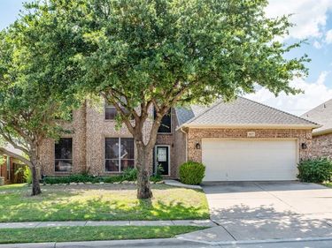 10137 Red Bluff Drive, Fort Worth, TX 76177