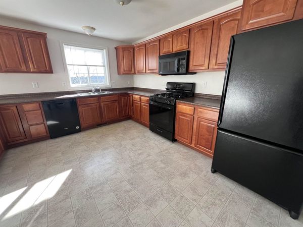 7 Charity Court, Unit B, Hudson, NH 03051