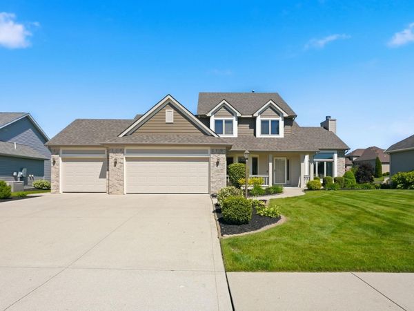 2101 Lake Front Drive, Fort Wayne, IN 46804