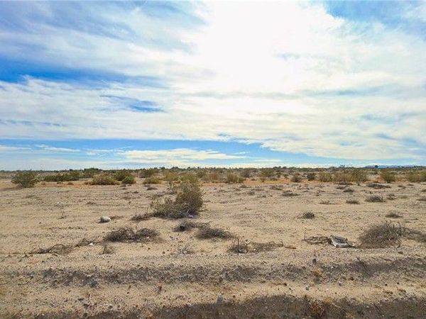 1079 Sea Haven Avenue, Thermal, CA 92274