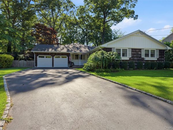 30 Woodland Road , Miller Place, NY 11764