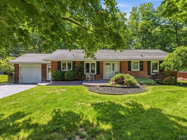 54 Faahs Drive , Orchard Park, NY 14127