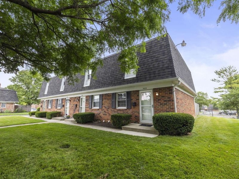 4454 Folkestone Court S, Columbus, OH 43220 Photo 1