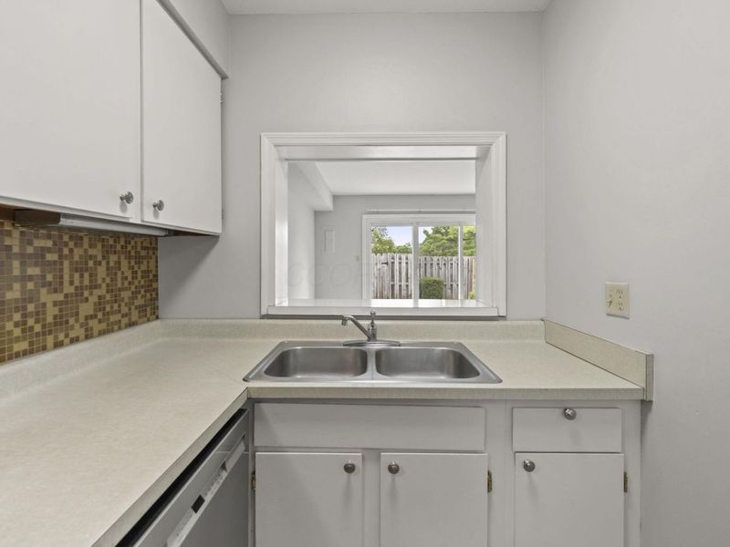4454 Folkestone Court S, Columbus, OH 43220 Photo 4
