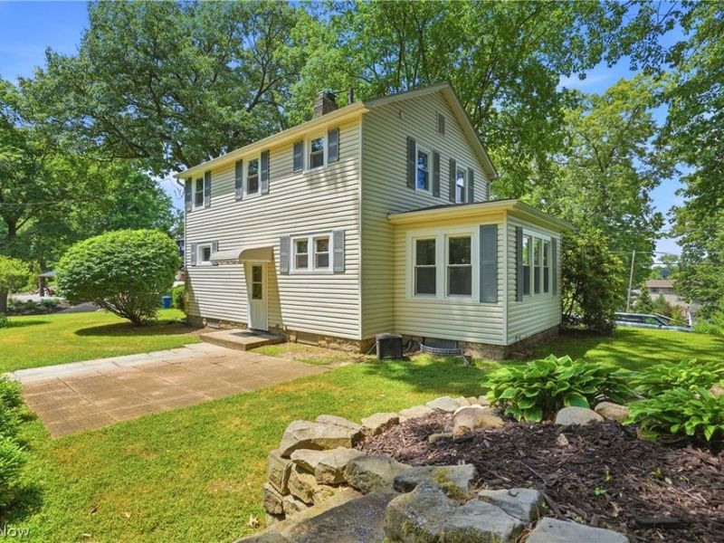 256 Uhl Drive, Akron, OH 44319 Photo 5