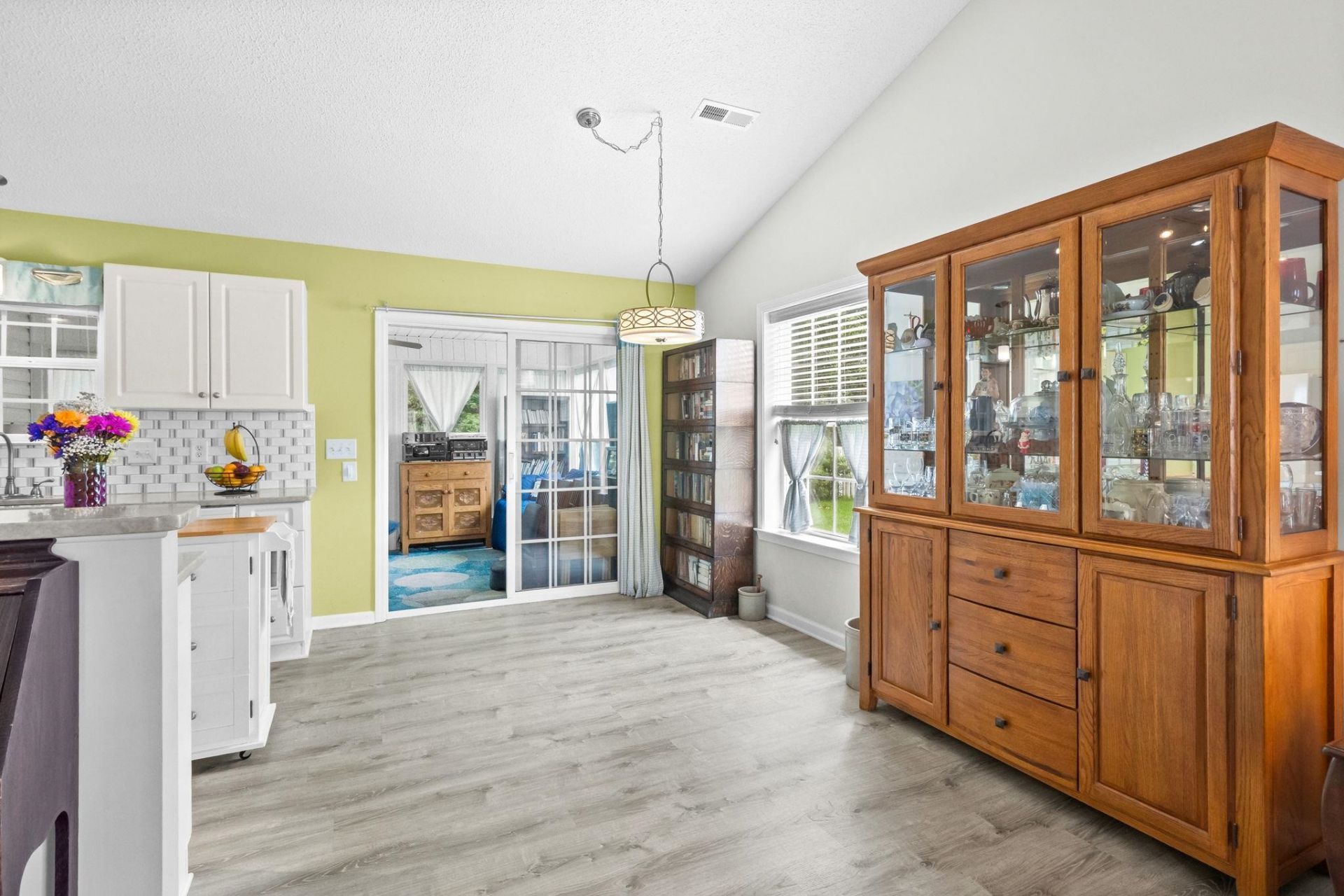 972 Dunrobin Ln. Photo 11