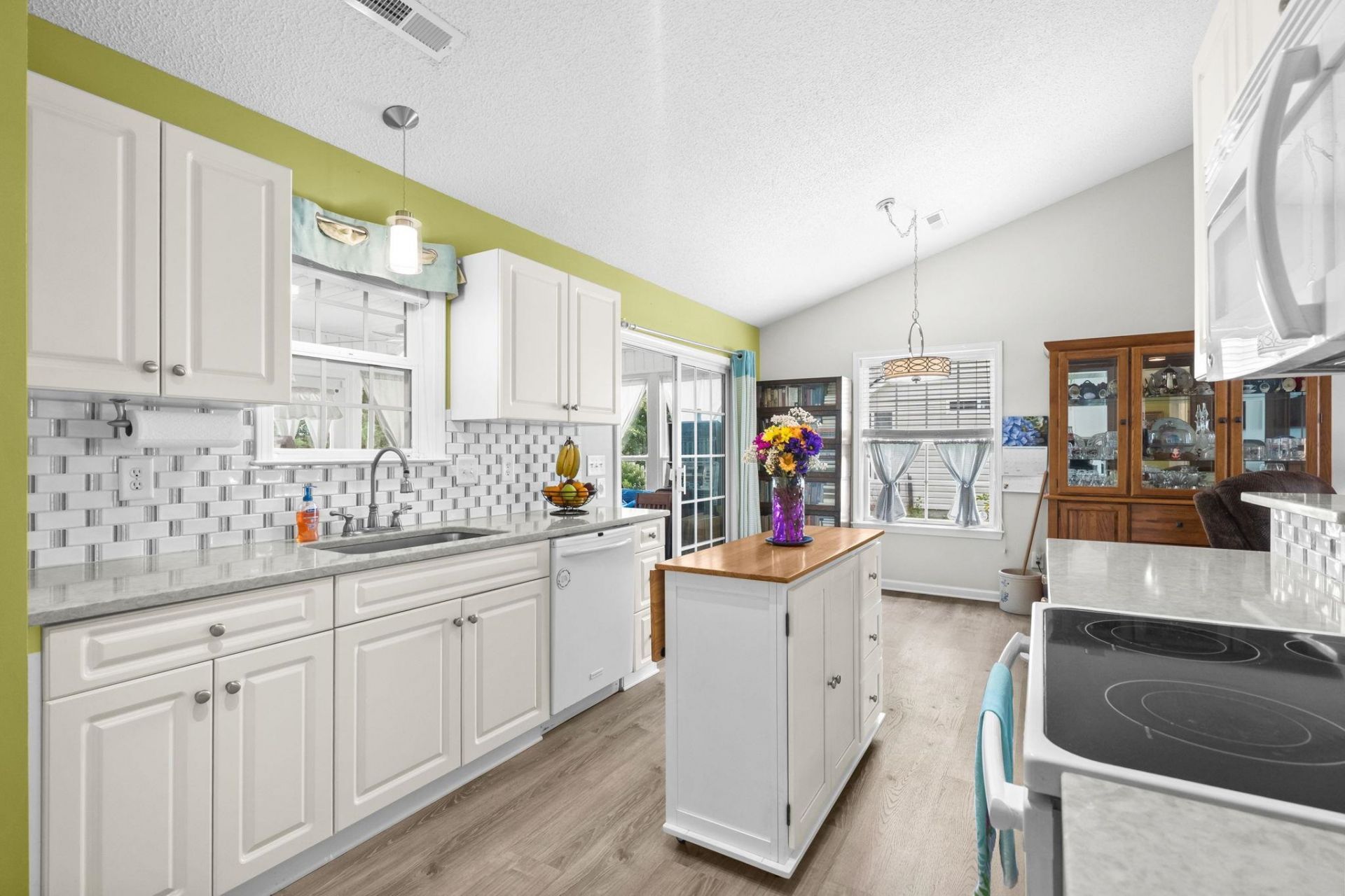 972 Dunrobin Ln. Photo 13