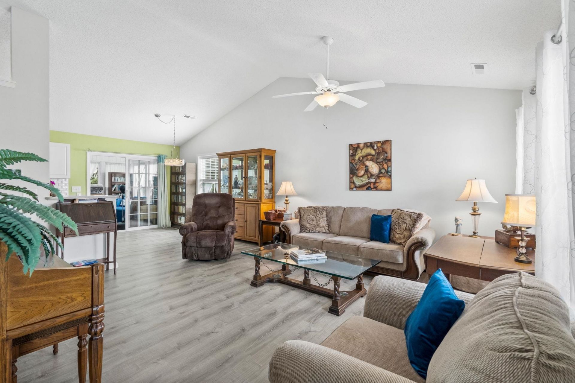 972 Dunrobin Ln. Photo 6