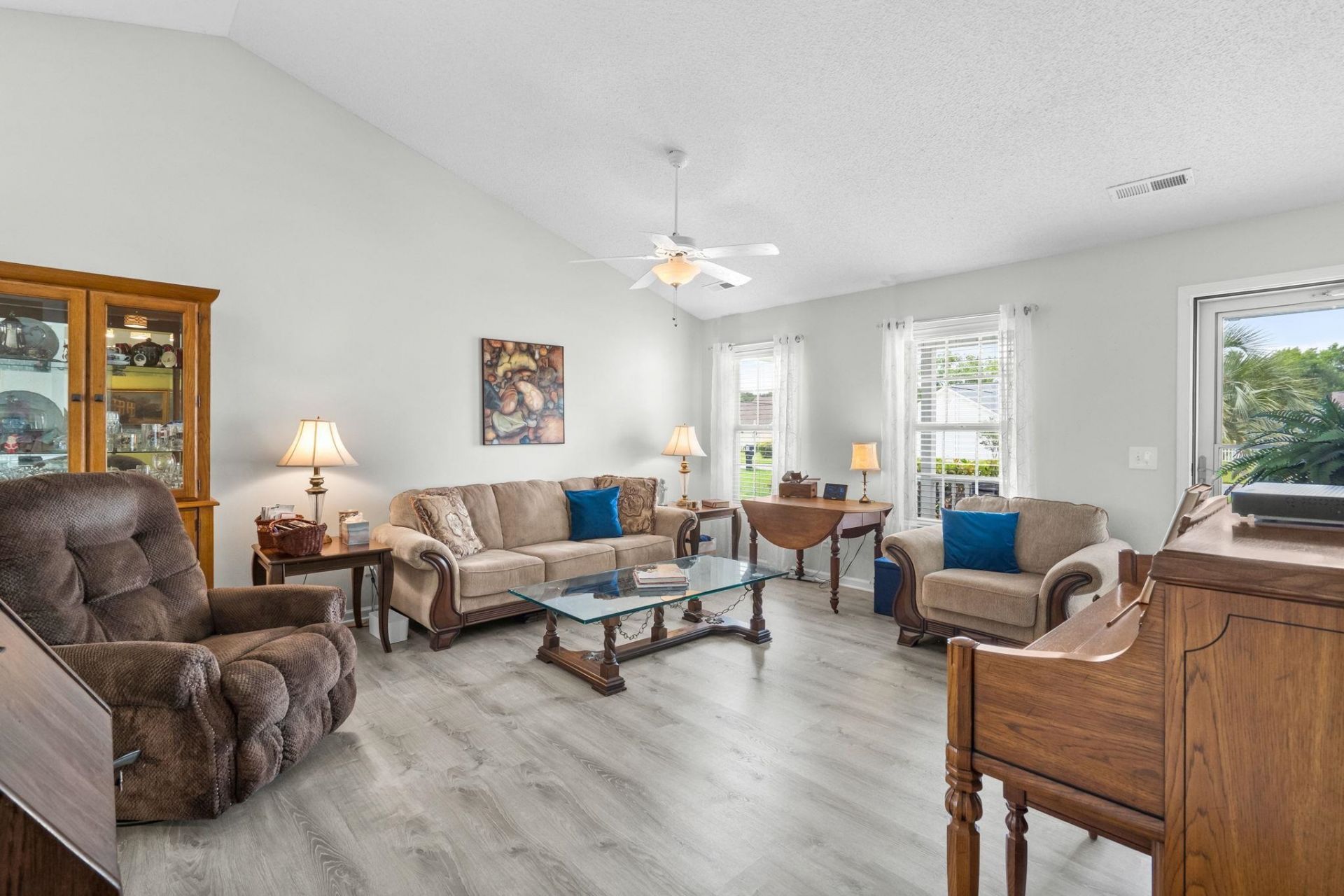 972 Dunrobin Ln. Photo 7