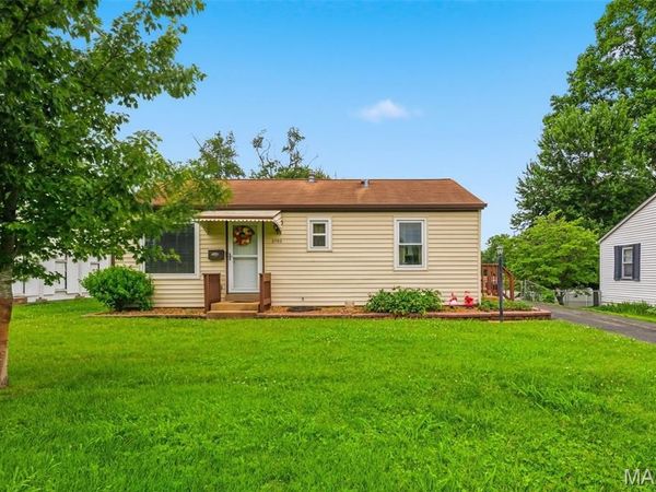 2702 Chatham Drive , Maryland Heights, MO 63043