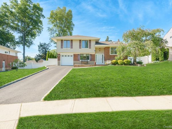 9 Wayne Place , Commack, NY 11725