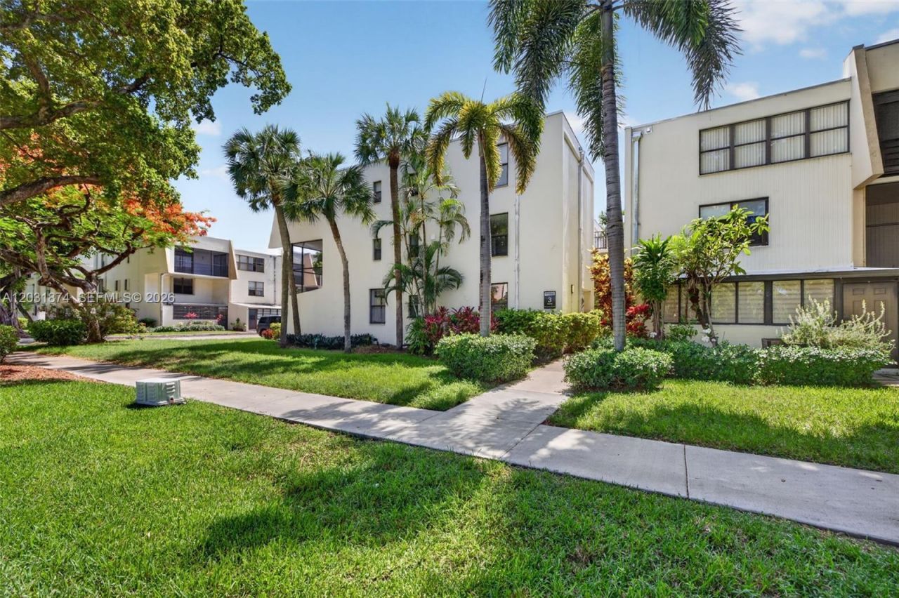 20300 W Country Club Dr , Unit 106-3, Aventura, FL 33180 Photo