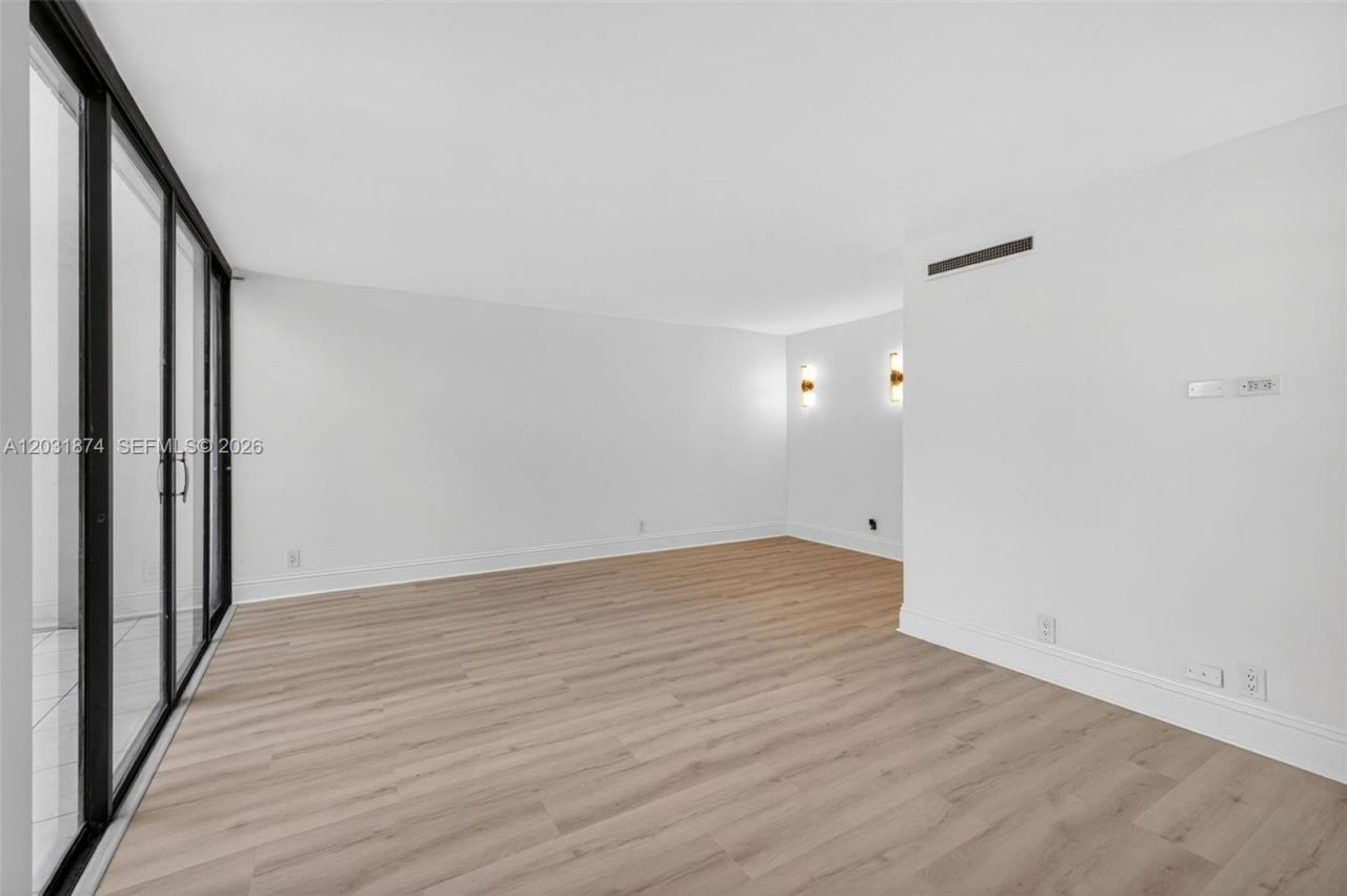 20300 W Country Club Dr , Unit 106-3, Aventura, FL 33180 Photo