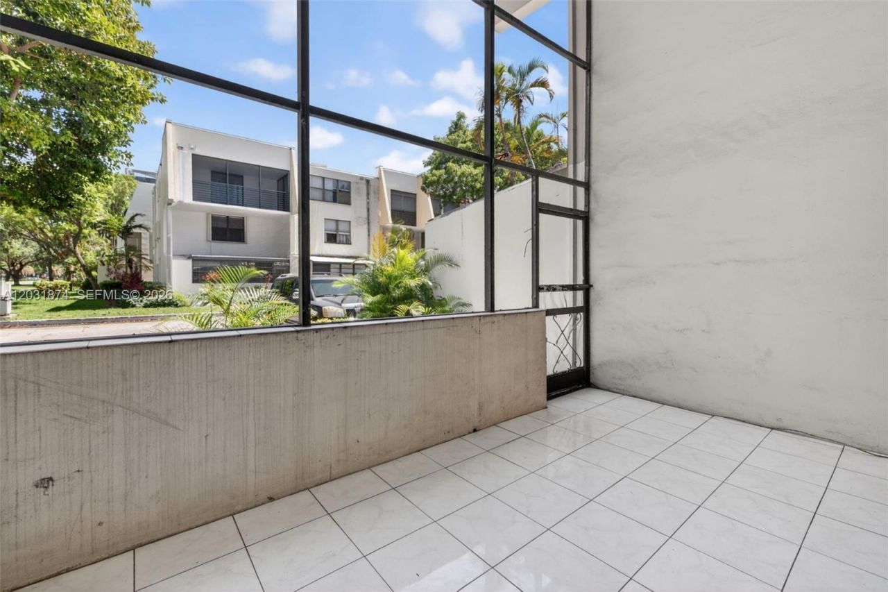20300 W Country Club Dr , Unit 106-3, Aventura, FL 33180 Photo
