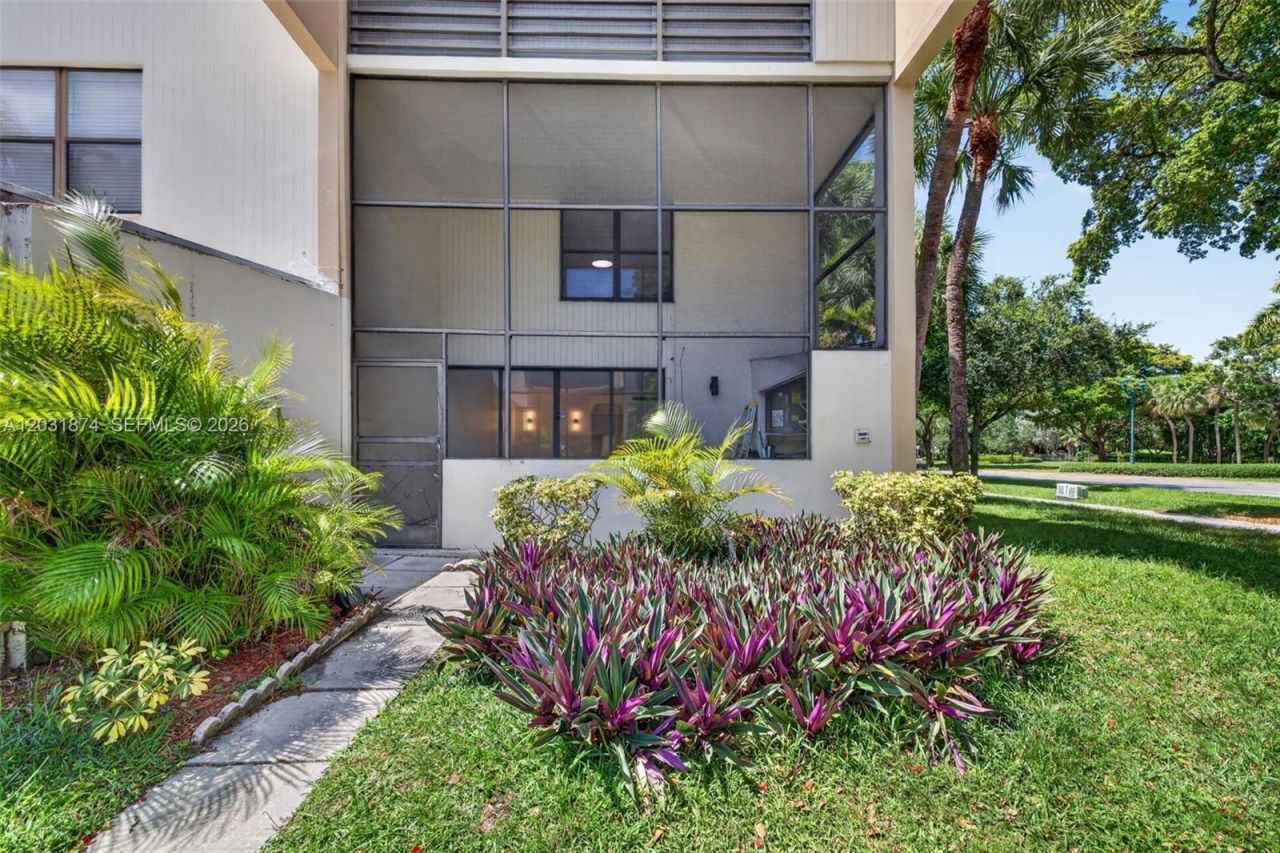 20300 W Country Club Dr , Unit 106-3, Aventura, FL 33180 Photo