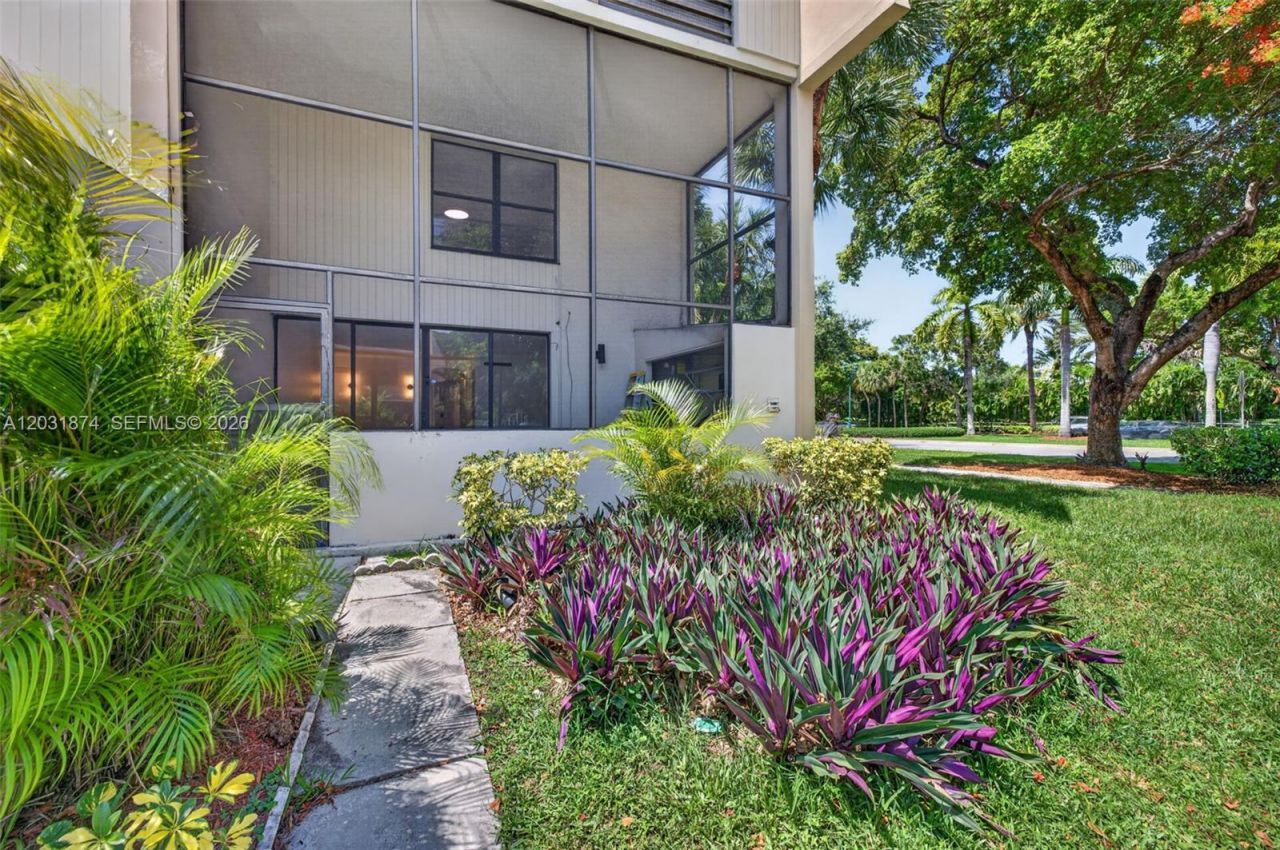 20300 W Country Club Dr , Unit 106-3, Aventura, FL 33180 Photo